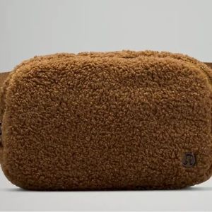 Everywhere Belt Bag 1L 
Fleece
